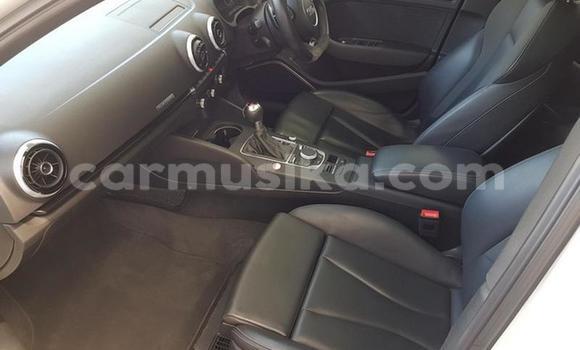 Acheter Occasion Voiture Audi RS3 Blanc à Beitbridge, Matabeleland South Acheter Occasion Voiture Audi RS3 Blanc à Beitbridge, Matabeleland South