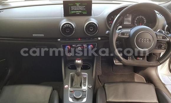 Acheter Occasion Voiture Audi RS3 Blanc à Beitbridge, Matabeleland South Acheter Occasion Voiture Audi RS3 Blanc à Beitbridge, Matabeleland South