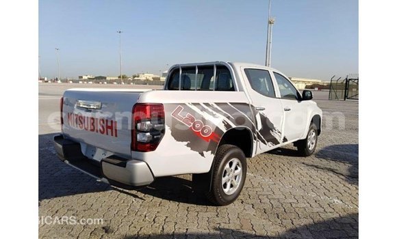 Acheter Import Voiture Mitsubishi L200 Blanc à Import - Dubai, Harare Acheter Import Voiture Mitsubishi L200 Blanc à Import - Dubai, Harare
