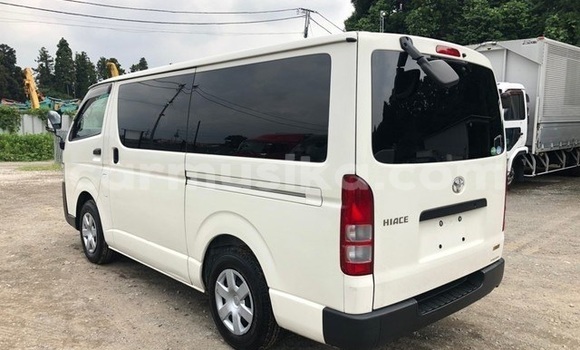 Tenga Tsaru Toyota Hiace Chena Mota in Beitbridge in Matabeleland South Tenga Tsaru Toyota Hiace Chena Mota in Beitbridge in Matabeleland South