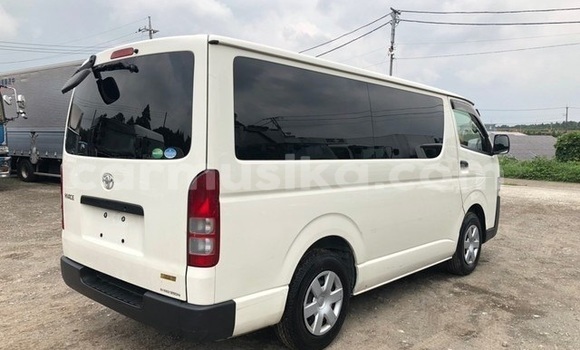 Tenga Tsaru Toyota Hiace Chena Mota in Beitbridge in Matabeleland South Tenga Tsaru Toyota Hiace Chena Mota in Beitbridge in Matabeleland South