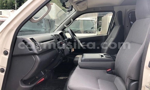 Tenga Tsaru Toyota Hiace Chena Mota in Beitbridge in Matabeleland South Tenga Tsaru Toyota Hiace Chena Mota in Beitbridge in Matabeleland South