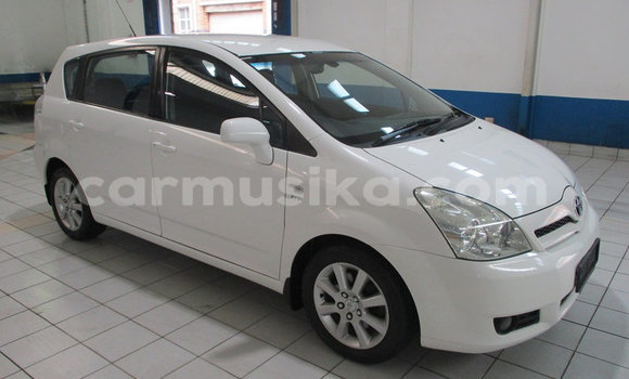 Acheter Occasion Voiture Toyota Corolla Verso Blanc à Beitbridge, Matabeleland South Acheter Occasion Voiture Toyota Corolla Verso Blanc à Beitbridge, Matabeleland South