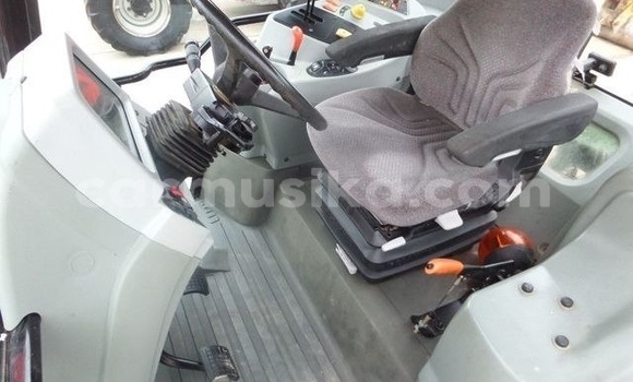 Nunua Ilio tumika Man Silent Nyekundu Lori ndani ya Beitbridge nchini Matabeleland Kusini Nunua Ilio tumika Man Silent Nyekundu Lori ndani ya Beitbridge nchini Matabeleland Kusini