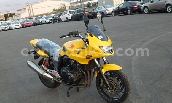 Nunua Ilio tumika Honda VRX 400 Roadster Nyingine Bike ndani ya Beitbridge nchini Matabeleland Kusini Nunua Ilio tumika Honda VRX 400 Roadster Nyingine Bike ndani ya Beitbridge nchini Matabeleland Kusini