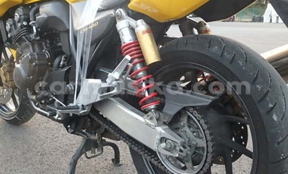 Nunua Ilio tumika Honda VRX 400 Roadster Nyingine Bike ndani ya Beitbridge nchini Matabeleland Kusini Nunua Ilio tumika Honda VRX 400 Roadster Nyingine Bike ndani ya Beitbridge nchini Matabeleland Kusini