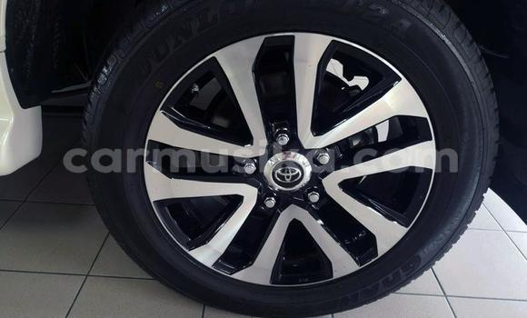 Nunua Ilio tumika Toyota RAV4 Nyeupe Gari ndani ya Belvedere nchini Harare Nunua Ilio tumika Toyota RAV4 Nyeupe Gari ndani ya Belvedere nchini Harare