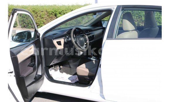 Acheter Import Voiture Toyota Corolla Blanc à Import - Dubai, Harare Acheter Import Voiture Toyota Corolla Blanc à Import - Dubai, Harare