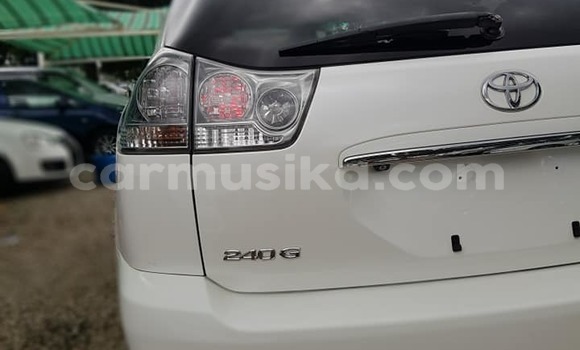 Acheter Occasion Voiture Toyota Harrier Blanc à Harare, Harare Acheter Occasion Voiture Toyota Harrier Blanc à Harare, Harare