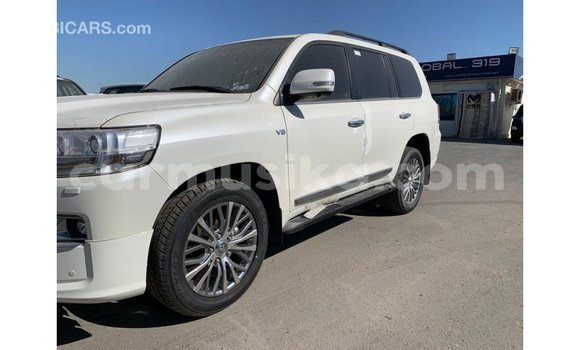 Acheter Import Voiture Toyota Land Cruiser Blanc à Import - Dubai, Harare Acheter Import Voiture Toyota Land Cruiser Blanc à Import - Dubai, Harare
