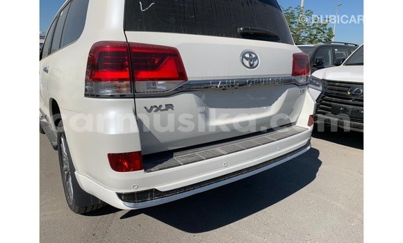 Acheter Import Voiture Toyota Land Cruiser Blanc à Import - Dubai, Harare Acheter Import Voiture Toyota Land Cruiser Blanc à Import - Dubai, Harare