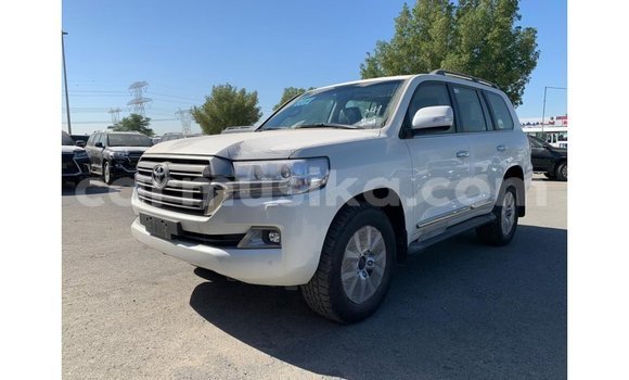 Acheter Import Voiture Toyota Land Cruiser Blanc à Import - Dubai, Harare Acheter Import Voiture Toyota Land Cruiser Blanc à Import - Dubai, Harare