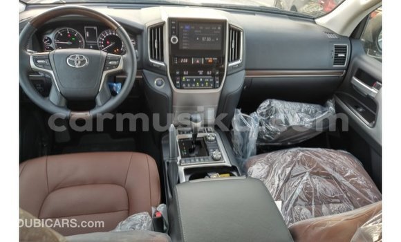 Acheter Import Voiture Toyota Land Cruiser Blanc à Import - Dubai, Harare Acheter Import Voiture Toyota Land Cruiser Blanc à Import - Dubai, Harare