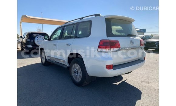 Acheter Import Voiture Toyota Land Cruiser Blanc à Import - Dubai, Harare Acheter Import Voiture Toyota Land Cruiser Blanc à Import - Dubai, Harare