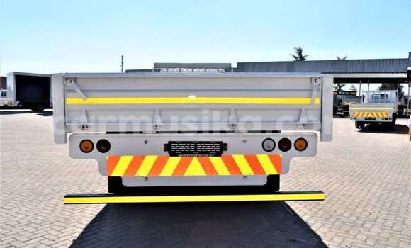 Acheter Occasion Utilitaire Hino 300 Series Blanc à Beitbridge, Matabeleland South Acheter Occasion Utilitaire Hino 300 Series Blanc à Beitbridge, Matabeleland South