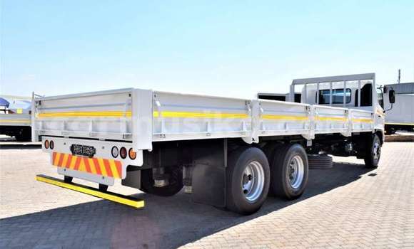 Acheter Occasion Utilitaire Hino 300 Series Blanc à Beitbridge, Matabeleland South Acheter Occasion Utilitaire Hino 300 Series Blanc à Beitbridge, Matabeleland South