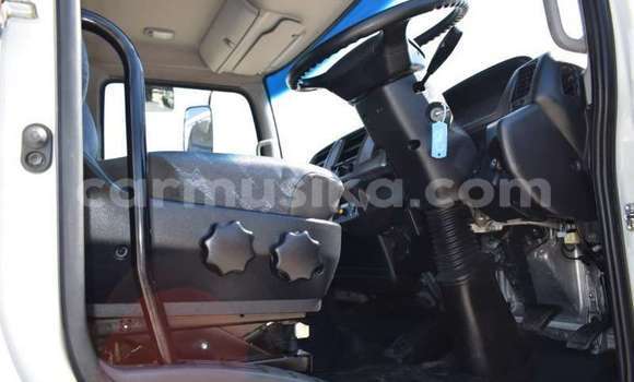 Acheter Occasion Utilitaire Hino 300 Series Blanc à Beitbridge, Matabeleland South Acheter Occasion Utilitaire Hino 300 Series Blanc à Beitbridge, Matabeleland South