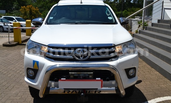 Buy Used Toyota Hilux White Car in Beitbridge in Matabeleland South Buy Used Toyota Hilux White Car in Beitbridge in Matabeleland South