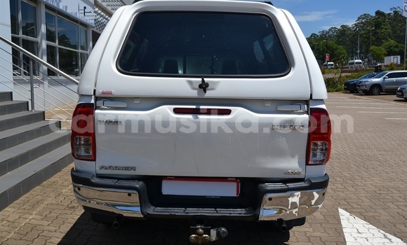 Buy Used Toyota Hilux White Car in Beitbridge in Matabeleland South Buy Used Toyota Hilux White Car in Beitbridge in Matabeleland South