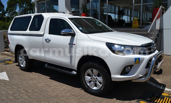 Buy Used Toyota Hilux White Car in Beitbridge in Matabeleland South Buy Used Toyota Hilux White Car in Beitbridge in Matabeleland South