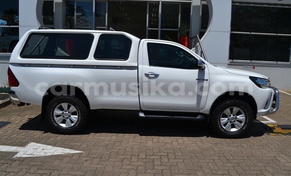 Buy Used Toyota Hilux White Car in Beitbridge in Matabeleland South Buy Used Toyota Hilux White Car in Beitbridge in Matabeleland South