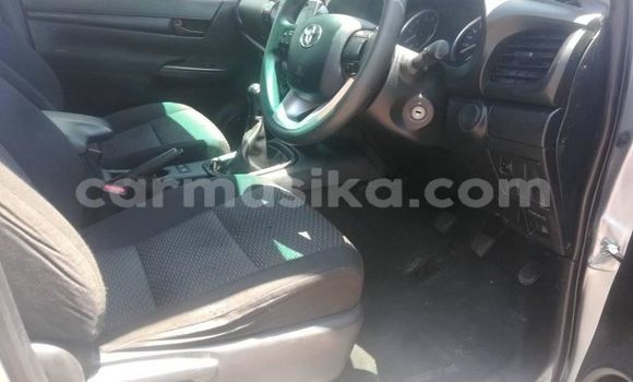 Buy Used Toyota Hilux White Car in Beitbridge in Matabeleland South Buy Used Toyota Hilux White Car in Beitbridge in Matabeleland South