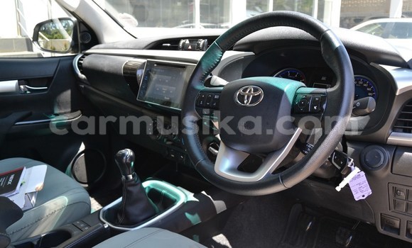 Buy Used Toyota Hilux White Car in Beitbridge in Matabeleland South Buy Used Toyota Hilux White Car in Beitbridge in Matabeleland South