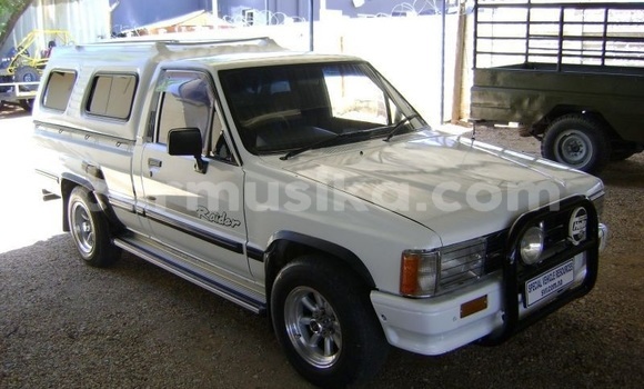 Buy Used Toyota Hilux White Car in Beitbridge in Matabeleland South Buy Used Toyota Hilux White Car in Beitbridge in Matabeleland South