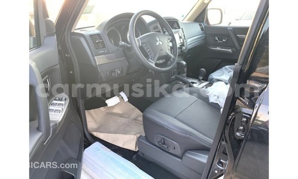 Acheter Import Voiture Mitsubishi Pajero Noir à Import - Dubai, Harare Acheter Import Voiture Mitsubishi Pajero Noir à Import - Dubai, Harare