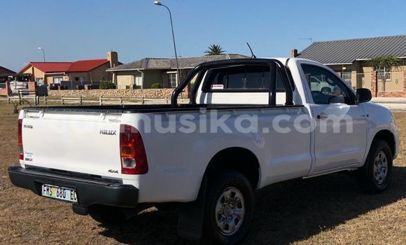 Tenga Tsaru Toyota Hilux Chena Mota in Beitbridge in Matabeleland South Tenga Tsaru Toyota Hilux Chena Mota in Beitbridge in Matabeleland South