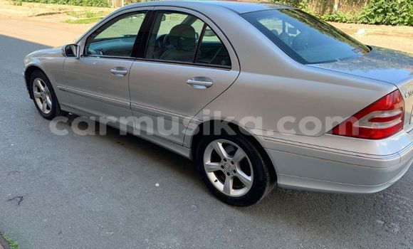 Acheter Occasion Voiture Mercedes‒Benz C-klasse Gris à Beitbridge, Matabeleland South Acheter Occasion Voiture Mercedes‒Benz C-klasse Gris à Beitbridge, Matabeleland South