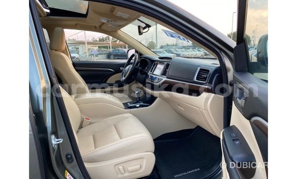 Tenga Imported Toyota Highlander Girinhi Mota in Import - Dubai in Harare Tenga Imported Toyota Highlander Girinhi Mota in Import - Dubai in Harare