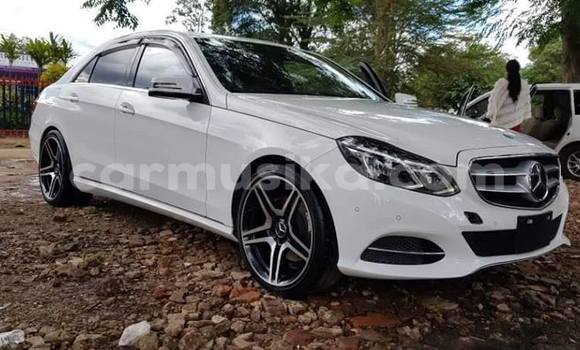 Acheter Occasion Voiture Mercedes‒Benz E-klasse Blanc à Harare, Harare Acheter Occasion Voiture Mercedes‒Benz E-klasse Blanc à Harare, Harare