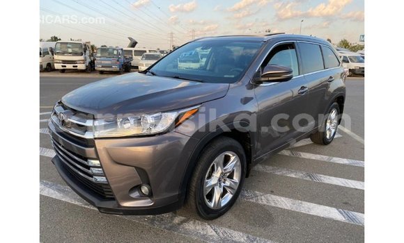 Tenga Imported Toyota Highlander Zvimwe Mota in Import - Dubai in Harare Tenga Imported Toyota Highlander Zvimwe Mota in Import - Dubai in Harare