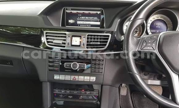 Acheter Occasion Voiture Mercedes‒Benz E-klasse Blanc à Harare, Harare Acheter Occasion Voiture Mercedes‒Benz E-klasse Blanc à Harare, Harare