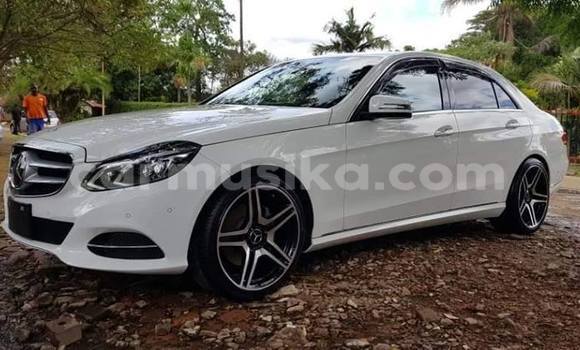 Acheter Occasion Voiture Mercedes‒Benz E-klasse Blanc à Harare, Harare Acheter Occasion Voiture Mercedes‒Benz E-klasse Blanc à Harare, Harare