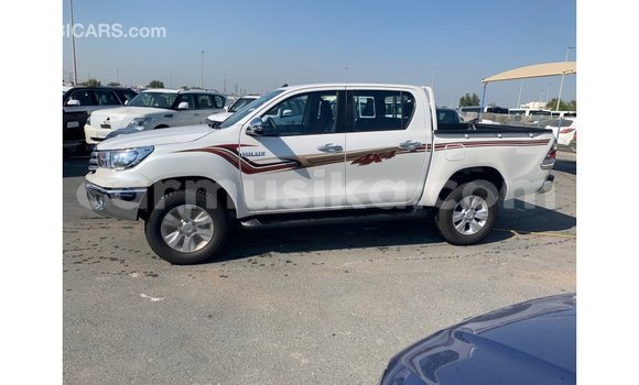 Acheter Import Voiture Toyota Hilux Blanc à Import - Dubai, Harare Acheter Import Voiture Toyota Hilux Blanc à Import - Dubai, Harare