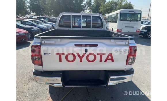 Acheter Import Voiture Toyota Hilux Blanc à Import - Dubai, Harare Acheter Import Voiture Toyota Hilux Blanc à Import - Dubai, Harare