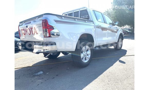 Acheter Import Voiture Toyota Hilux Blanc à Import - Dubai, Harare Acheter Import Voiture Toyota Hilux Blanc à Import - Dubai, Harare