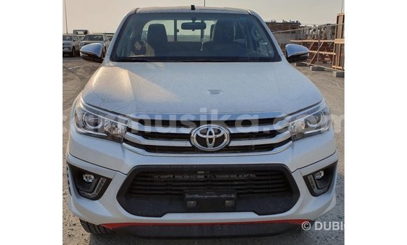 Acheter Import Voiture Toyota Hilux Blanc à Import - Dubai, Harare Acheter Import Voiture Toyota Hilux Blanc à Import - Dubai, Harare