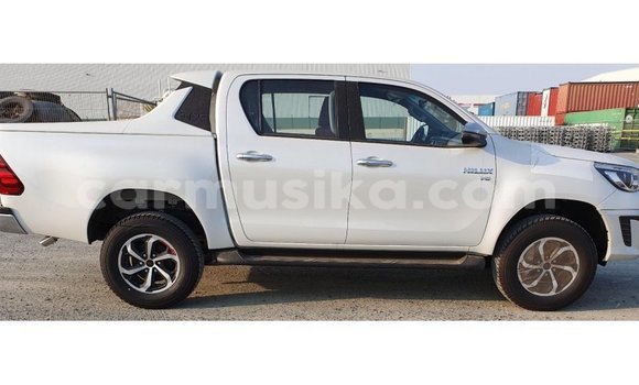 Acheter Import Voiture Toyota Hilux Blanc à Import - Dubai, Harare Acheter Import Voiture Toyota Hilux Blanc à Import - Dubai, Harare