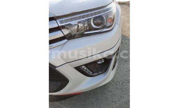 Acheter Import Voiture Toyota Hilux Blanc à Import - Dubai, Harare Acheter Import Voiture Toyota Hilux Blanc à Import - Dubai, Harare