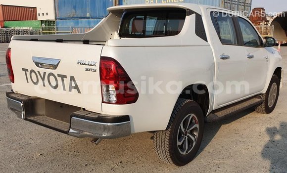 Acheter Import Voiture Toyota Hilux Blanc à Import - Dubai, Harare Acheter Import Voiture Toyota Hilux Blanc à Import - Dubai, Harare