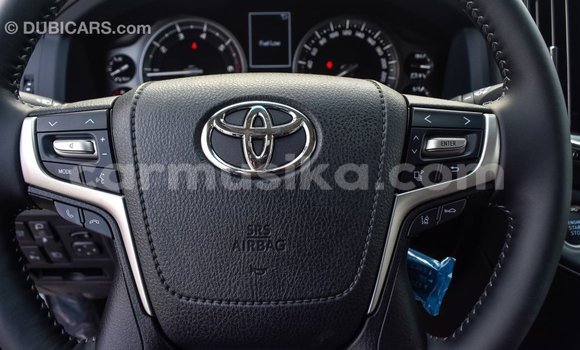 Tenga Imported Toyota Land Cruiser Chena Mota in Import - Dubai in Harare Tenga Imported Toyota Land Cruiser Chena Mota in Import - Dubai in Harare