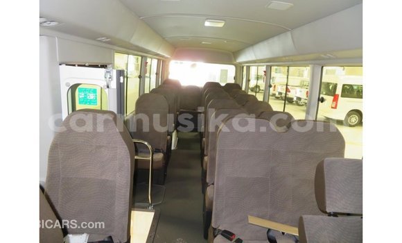 Acheter Import Voiture Toyota Coaster Blanc à Import - Dubai, Harare Acheter Import Voiture Toyota Coaster Blanc à Import - Dubai, Harare