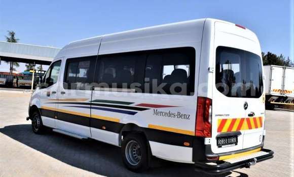 Buy Used Mercedes‒Benz S–Class White Car in Beitbridge in Matabeleland South Buy Used Mercedes‒Benz S–Class White Car in Beitbridge in Matabeleland South