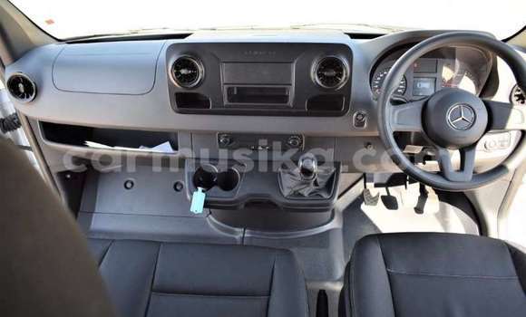 Buy Used Mercedes‒Benz S–Class White Car in Beitbridge in Matabeleland South Buy Used Mercedes‒Benz S–Class White Car in Beitbridge in Matabeleland South