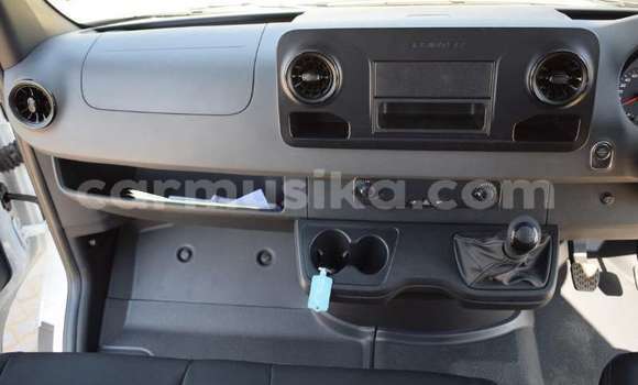 Buy Used Mercedes‒Benz S–Class White Car in Beitbridge in Matabeleland South Buy Used Mercedes‒Benz S–Class White Car in Beitbridge in Matabeleland South