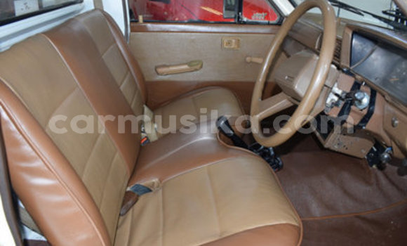 Acheter Occasion Voiture Toyota Hilux Blanc à Beitbridge, Matabeleland South Acheter Occasion Voiture Toyota Hilux Blanc à Beitbridge, Matabeleland South