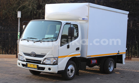 Tenga Tsaru Toyota Dyna Chena Rori in Beitbridge in Matabeleland South Tenga Tsaru Toyota Dyna Chena Rori in Beitbridge in Matabeleland South